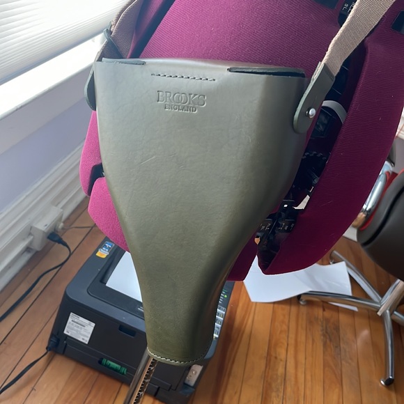 Brooks olive green leather bike seat handbag. - Picture 5 of 12